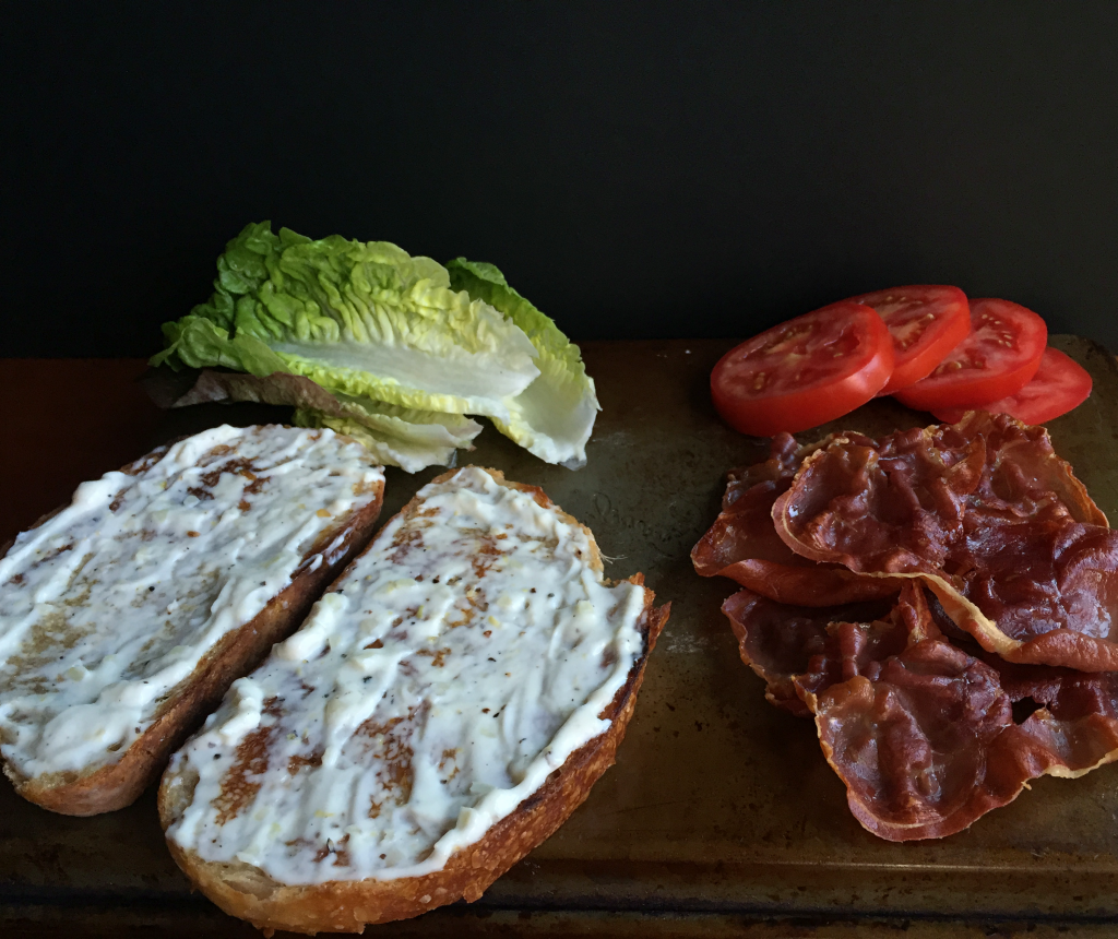 DELICIOUS Crispy Prosciutto BLT! A new take on the BLT with the addition of Prosciutto + garlic aioli + pan toasted bread! SO YUM! #dairyfree #recipe | Peach and the Cobbler