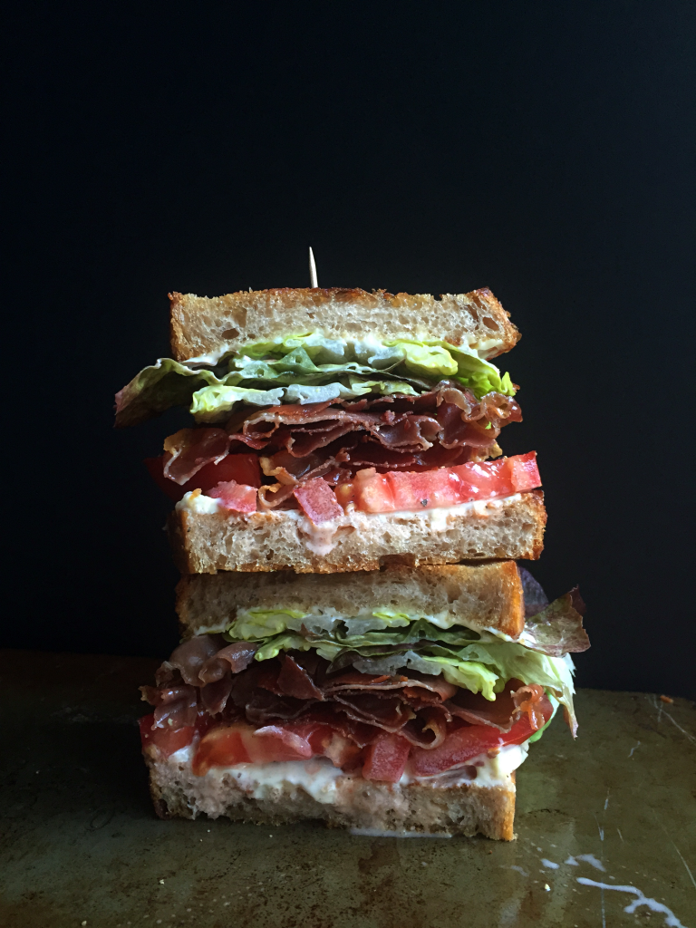 DELICIOUS Crispy Prosciutto BLT! A new take on the BLT with the addition of Prosciutto + garlic aioli + pan toasted bread! SO YUM! #dairyfree #recipe | Peach and the Cobbler