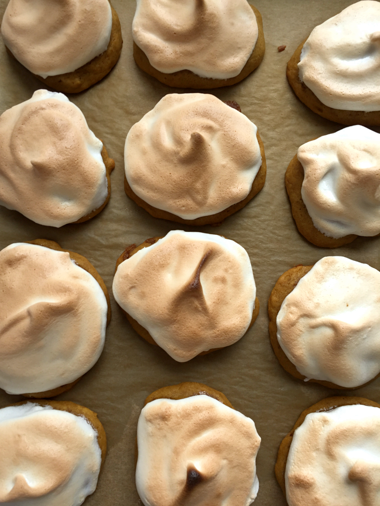 DELICIOUS Pumpkin Toasted Marshmallow Cookies! SUPER moist pumpkin cookie topped with pillowy toasted marshmallow topping! YUM! #dairyfree #recipe | Peach and the Cobbler