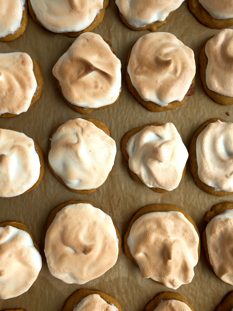 DELICIOUS Pumpkin Toasted Marshmallow Cookies! SUPER moist pumpkin cookie topped with pillowy toasted marshmallow topping! YUM! #dairyfree #recipe | Peach and the Cobbler