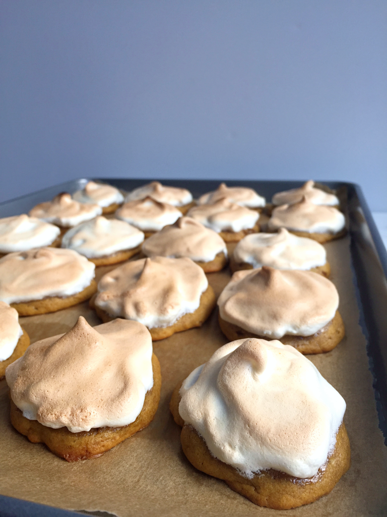 DELICIOUS Pumpkin Toasted Marshmallow Cookies! SUPER moist pumpkin cookie topped with pillowy toasted marshmallow topping! YUM! #dairyfree #recipe | Peach and the Cobbler