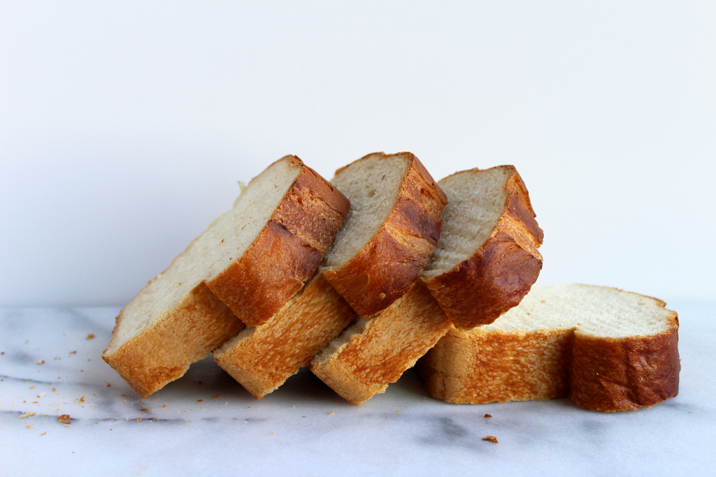 BEYOND EASY 5 Minute Cinnamon Sugar Toast! This is the toast of your childhood! Pan toasted/fried bread topped w/ a hefty dose of cinnamon sugar! YES!  #vegan #recipe | peachandthecobbler.com