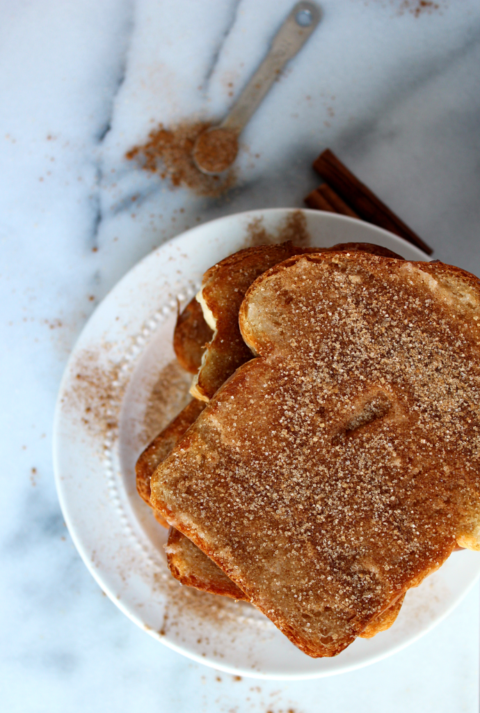 BEYOND EASY 5 Minute Cinnamon Sugar Toast! This is the toast of your childhood! Pan toasted/fried bread topped w/ a hefty dose of cinnamon sugar! YES!  #vegan #recipe | peachandthecobbler.com