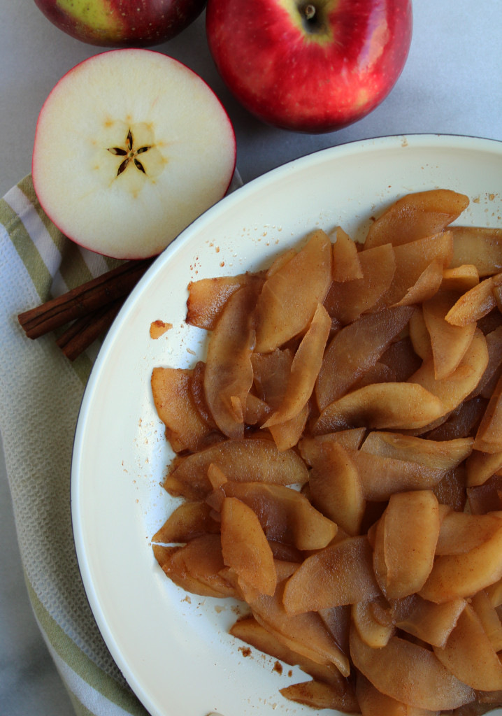 EASY Apple Skillet with Salted Caramel! All the goodness of an apple pie but without the hassle (and calories) of the crust! YUM! #vegan #glutenfree #recipe | peachandthecobbler.com