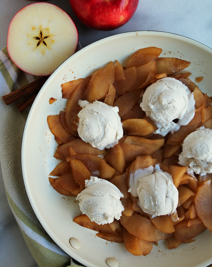 EASY Apple Skillet with Salted Caramel! All the goodness of an apple pie but without the hassle (and calories) of the crust! YUM! #vegan #glutenfree #recipe | peachandthecobbler.com