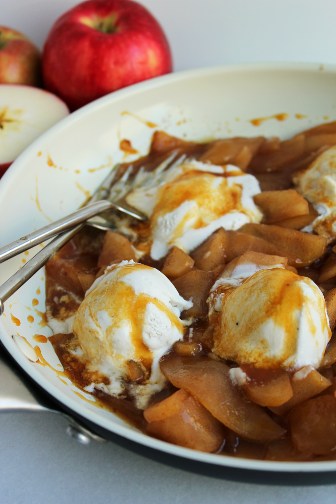 EASY Apple Skillet with Salted Caramel! All the goodness of an apple pie but without the hassle (and calories) of the crust! YUM! #vegan #glutenfree #recipe | peachandthecobbler.com