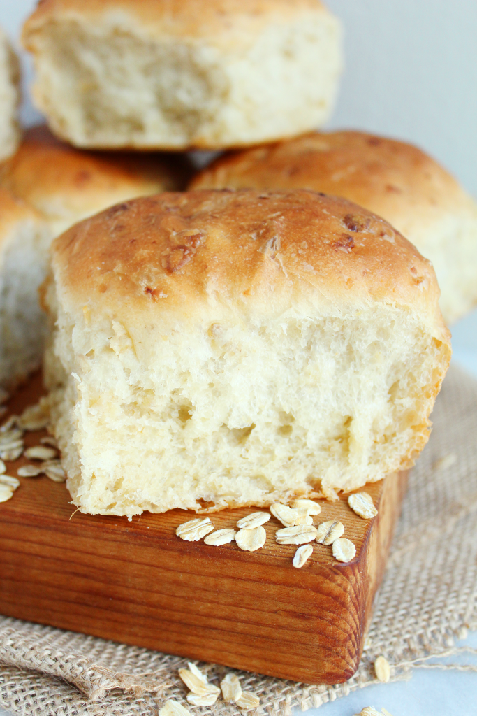 Vegan Oatmeal Rolls! The PERFECT roll for all holidays/get togethers - SO fluffy, perfectly sweet, and ideal for mini sandwiches! YUM! #vegan #recipe | peachandthecobbler.com