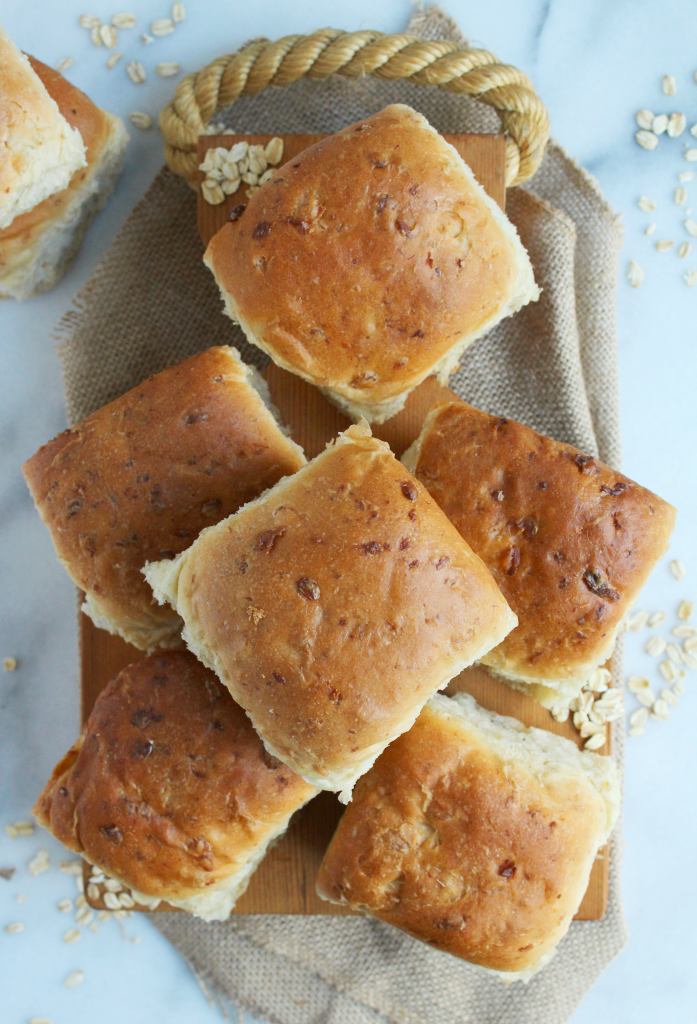 Vegan Oatmeal Rolls! The PERFECT roll for all holidays/get togethers - SO fluffy, perfectly sweet, and ideal for mini sandwiches! YUM! #vegan #recipe | peachandthecobbler.com