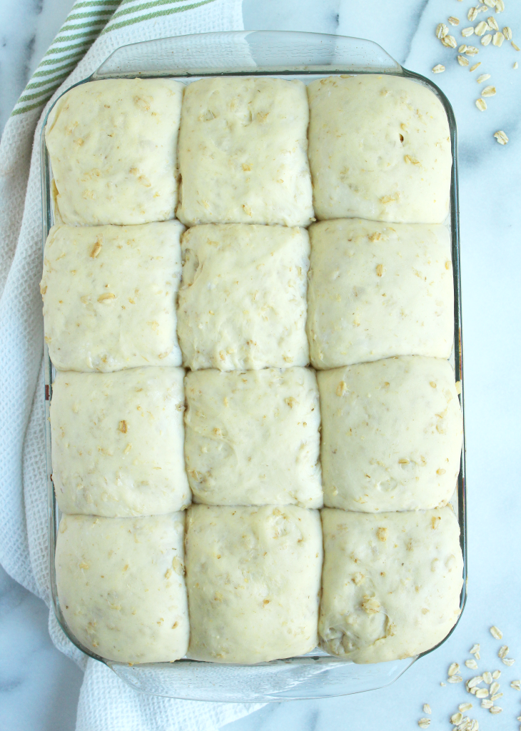 Vegan Oatmeal Rolls! The PERFECT roll for all holidays/get togethers - SO fluffy, perfectly sweet, and ideal for mini sandwiches! YUM! #vegan #recipe | peachandthecobbler.com