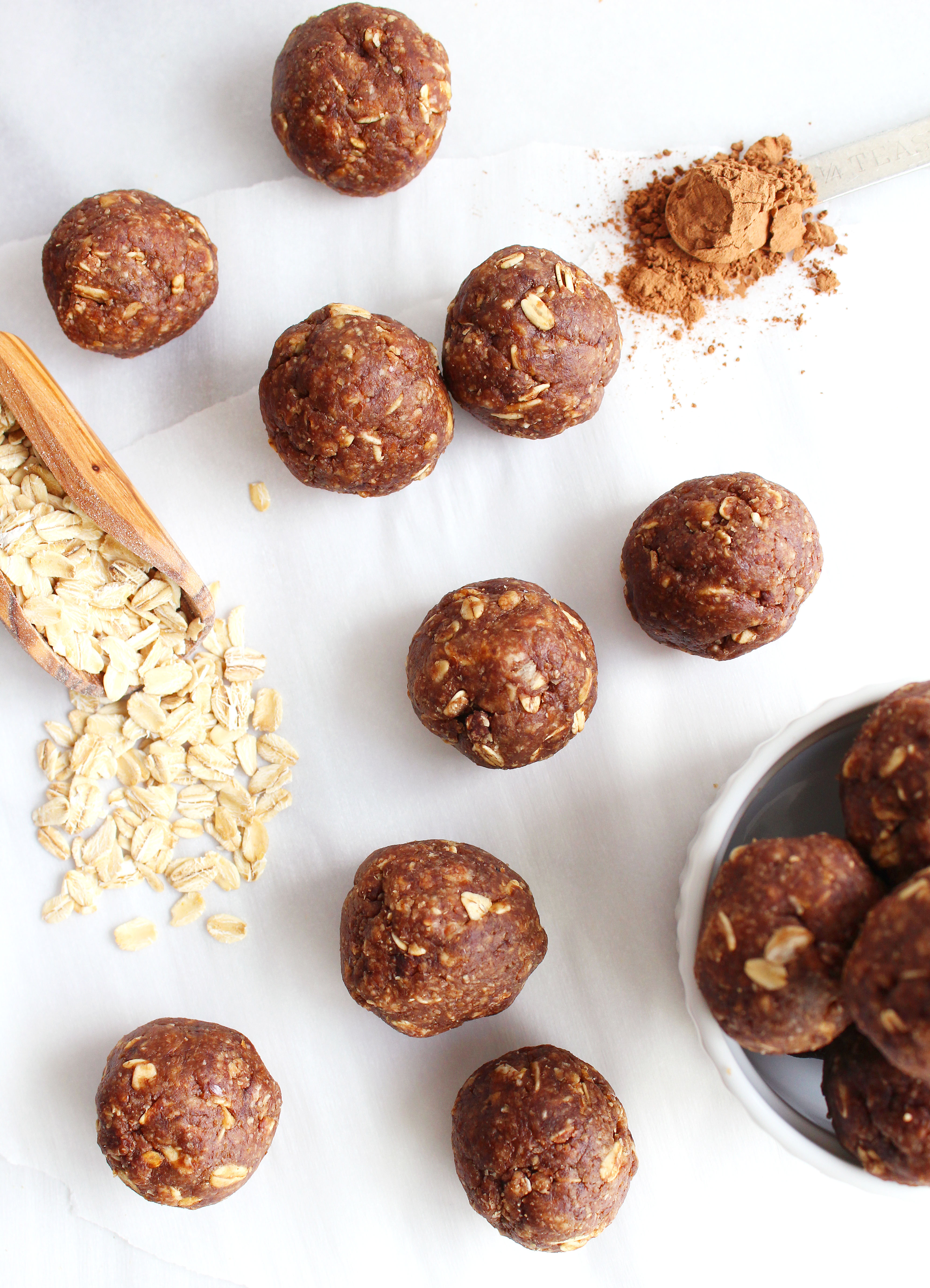 AMAZING Vegan No Bake Brownie Bites! Healthy + Comes Together in 1 bowl and Under 10 Mins! #vegan #glutenfree #refinedsugarfree | Peach and the Cobbler