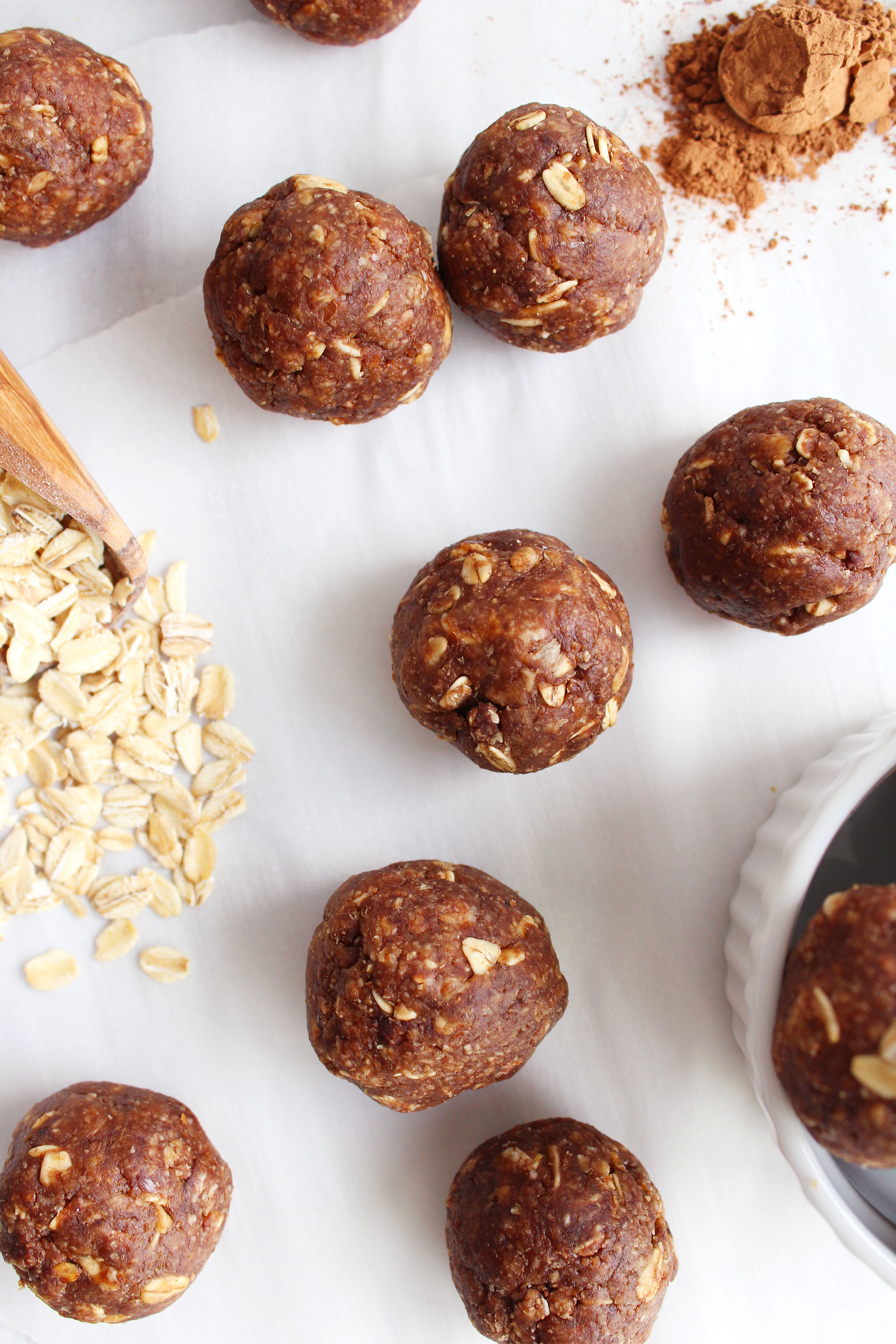 AMAZING Vegan No Bake Brownie Bites! Healthy + Comes Together in 1 bowl and Under 10 Mins! #vegan #glutenfree #refinedsugarfree | Peach and the Cobbler