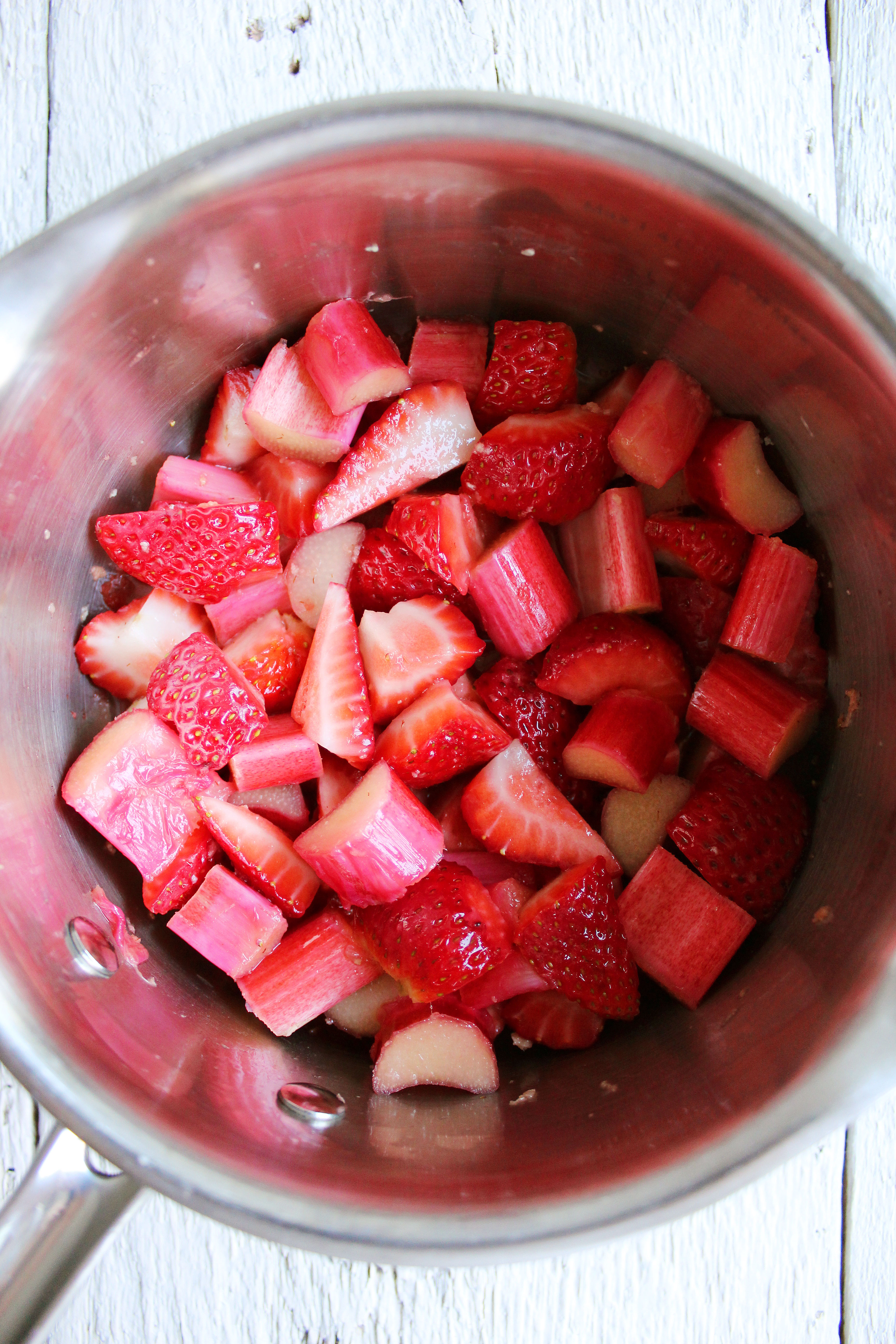 Quinoa Breakfast Bowls w/ Strawberry Rhubarb Compote! Spring-inspired, naturally sweetened, and SO YUM! #vegan #glutenfree #recipe | peachandthecobbler.com