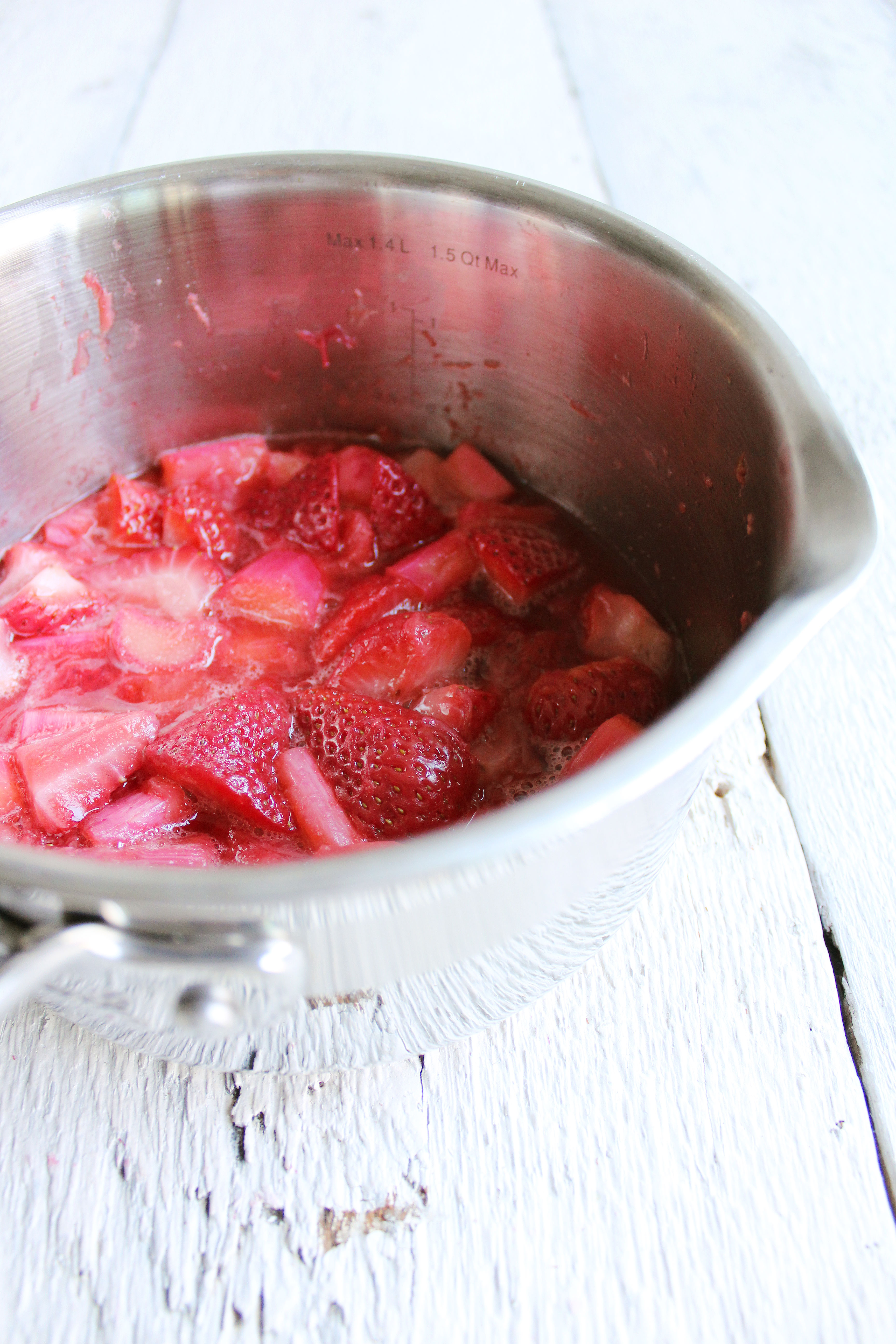 Quinoa Breakfast Bowls w/ Strawberry Rhubarb Compote! Spring-inspired, naturally sweetened, and SO YUM! #vegan #glutenfree #recipe | peachandthecobbler.com