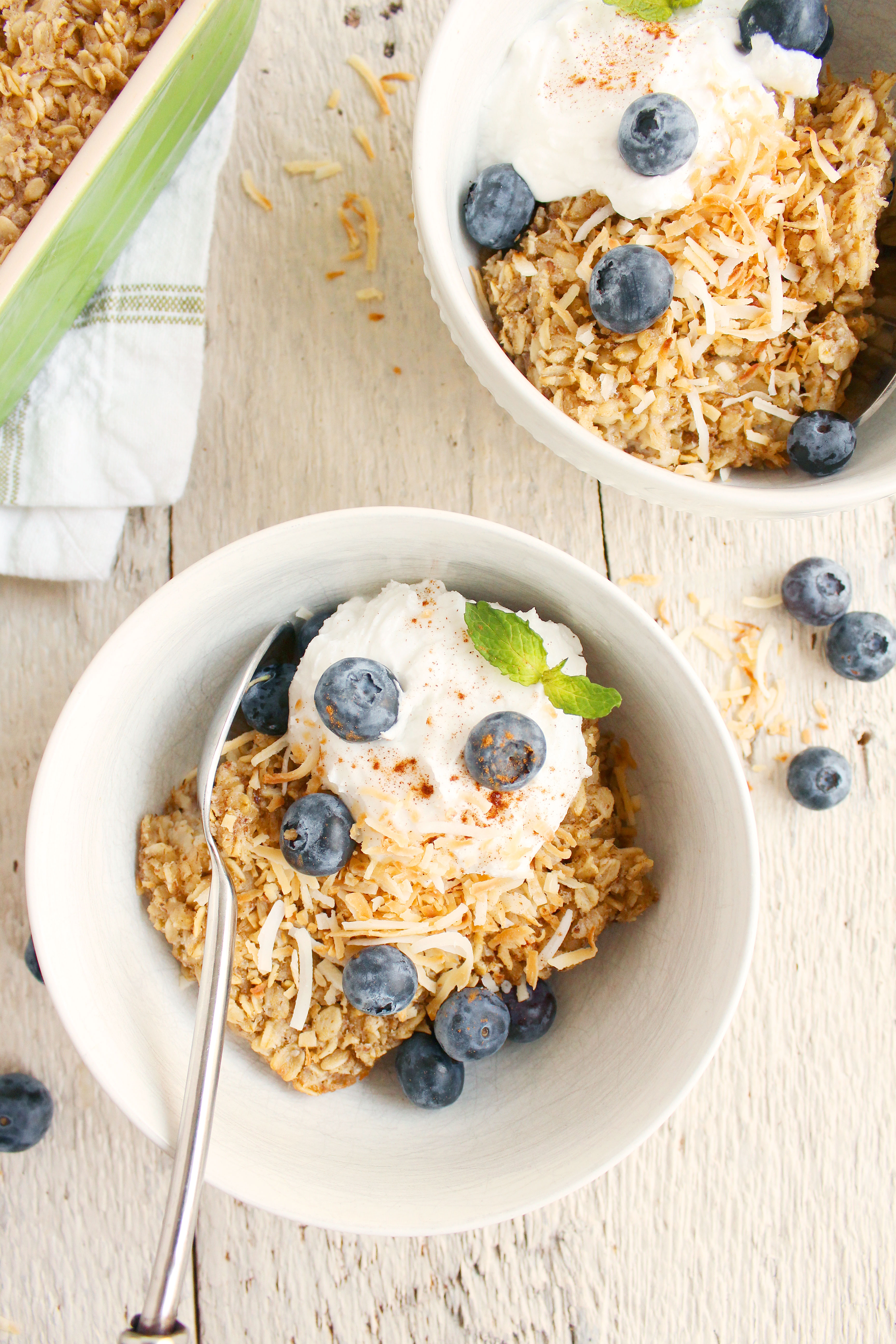 DELICIOUS Coconut Chai Baked Oatmeal! Your new breakfast go-to that's naturally sweetened, creamy + chewy, and SO YUM! #vegan #glutenfree #recipe | Peach and the Cobbler