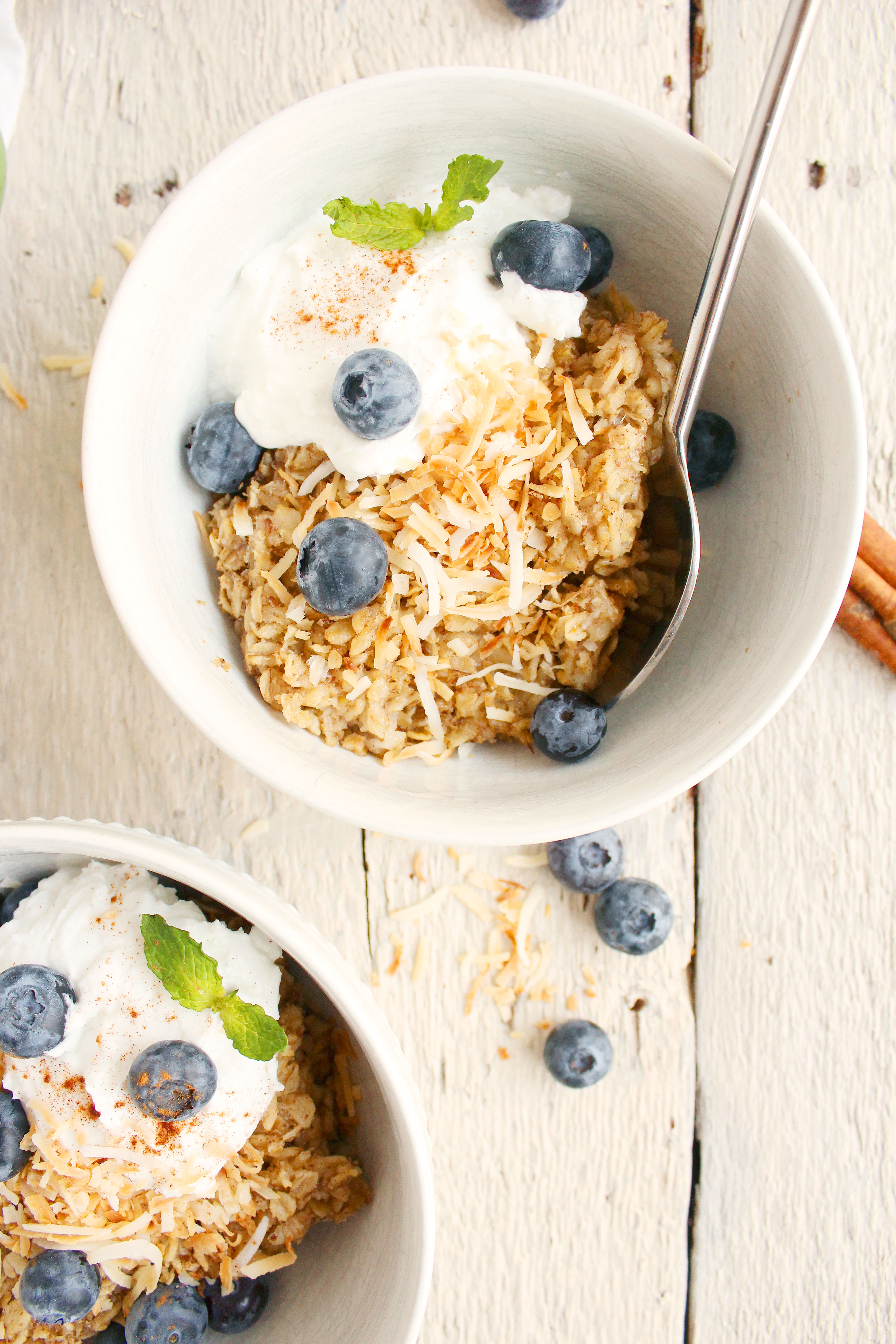 DELICIOUS Coconut Chai Baked Oatmeal! Your new breakfast go-to that's naturally sweetened, creamy + chewy, and SO YUM! #vegan #glutenfree #recipe | Peach and the Cobbler