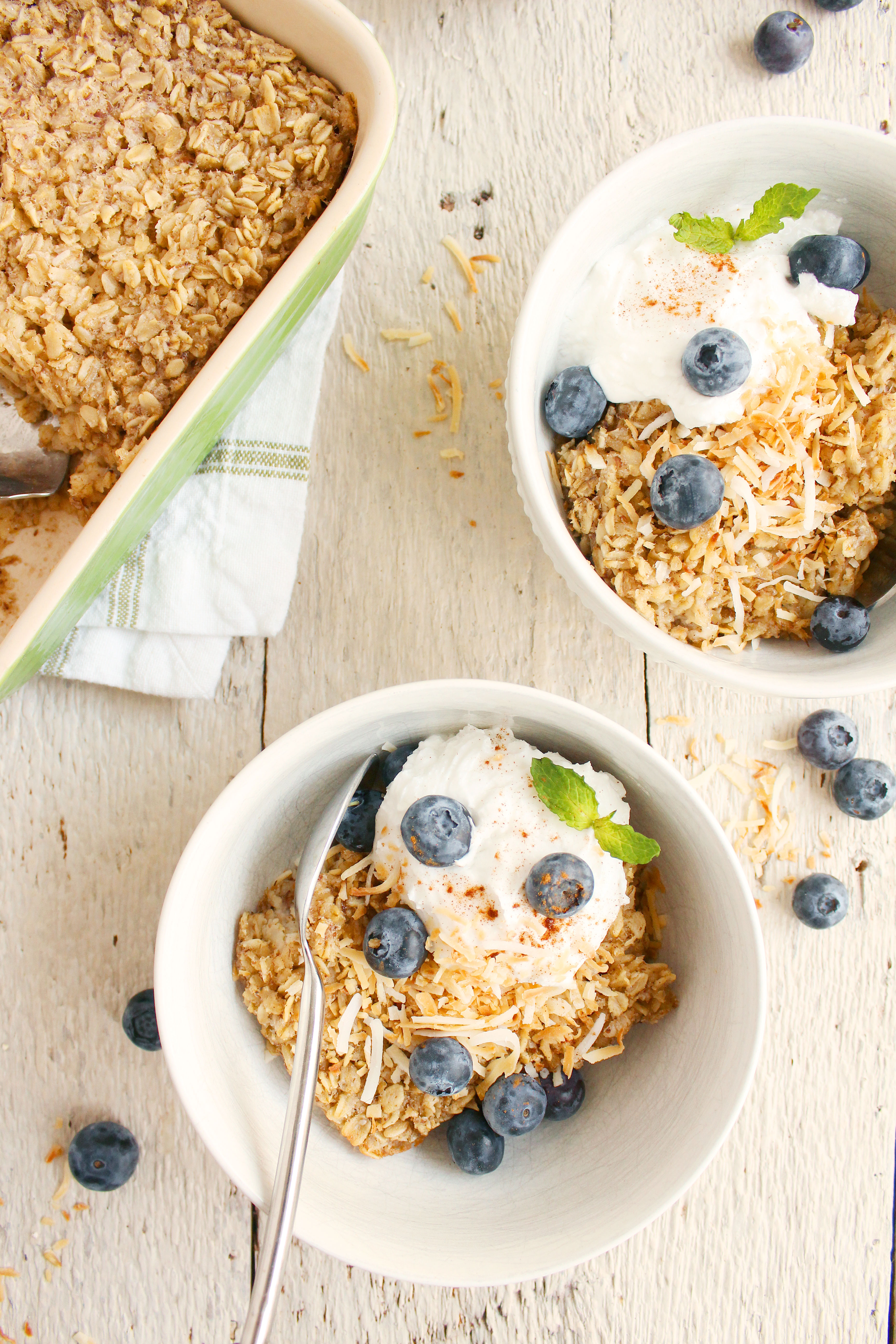 DELICIOUS Coconut Chai Baked Oatmeal! Your new breakfast go-to that's naturally sweetened, creamy + chewy, and SO YUM! #vegan #glutenfree #recipe | Peach and the Cobbler