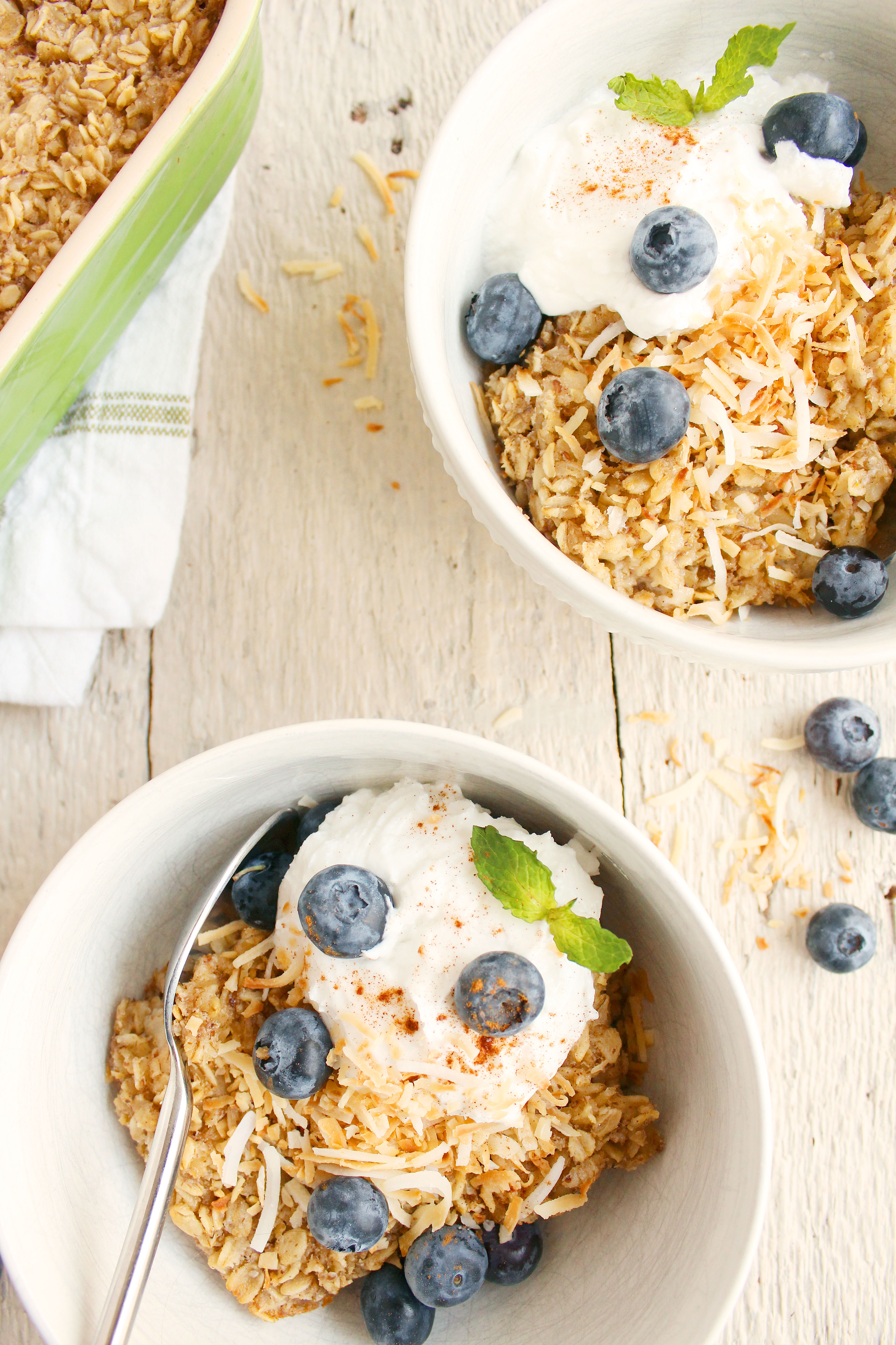 DELICIOUS Coconut Chai Baked Oatmeal! Your new breakfast go-to that's naturally sweetened, creamy + chewy, and SO YUM! #vegan #glutenfree #recipe | Peach and the Cobbler