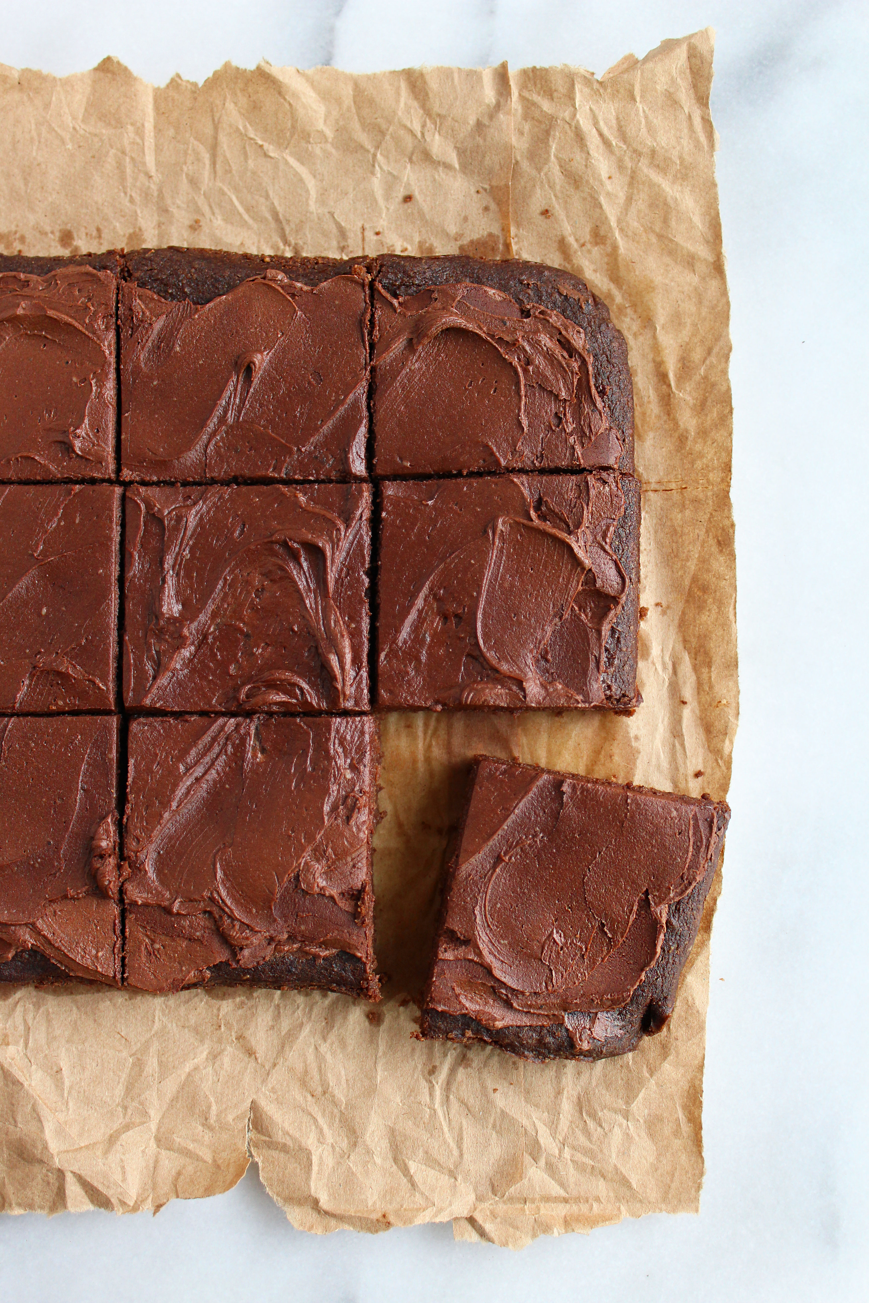 The BEST Gluten Free Vegan Brownies! Super fudgy & chocolatey, naturally sweetened, and SO delicious! #brownies #vegan #glutenfree | Peachandthecobbler.com