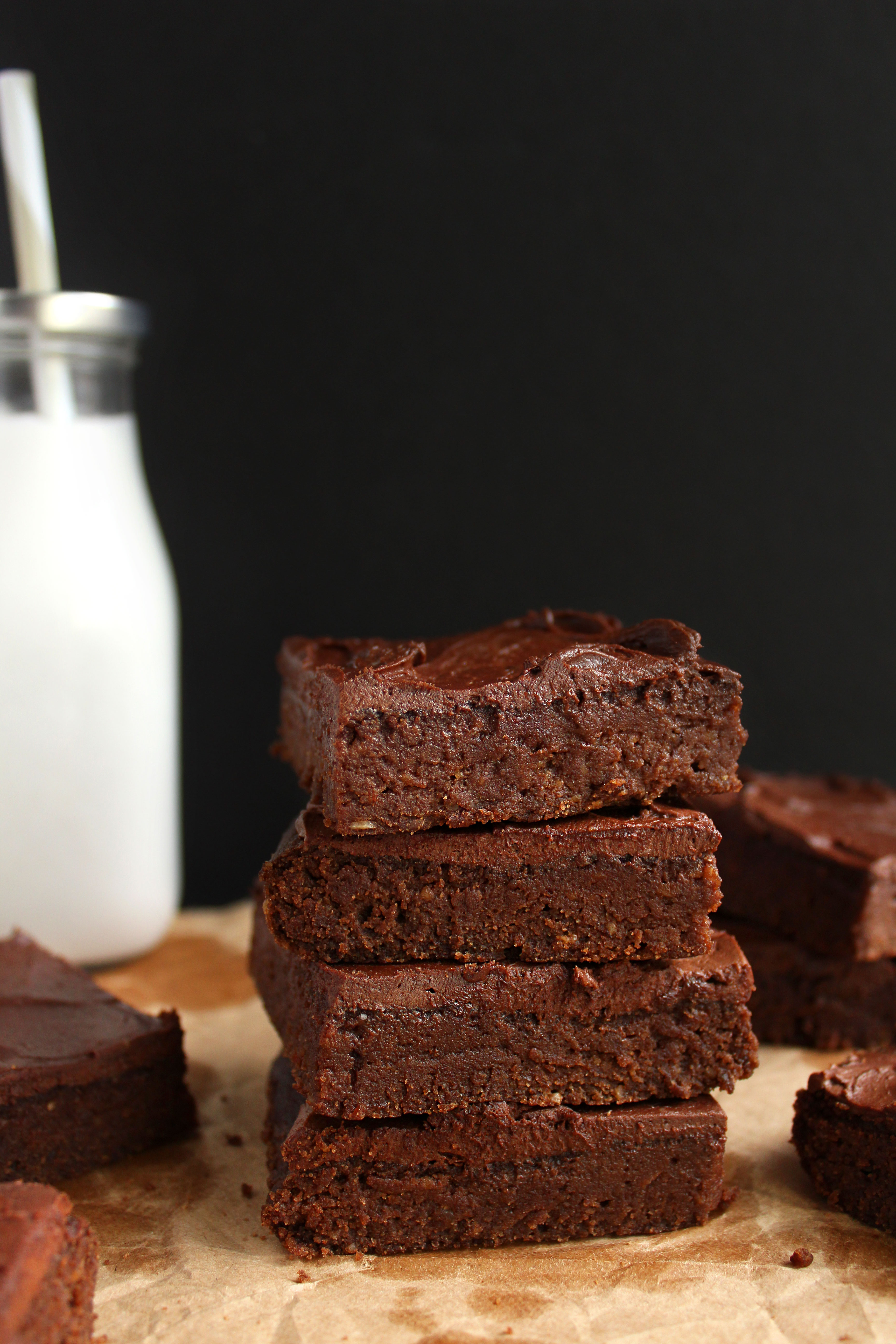 The BEST Gluten Free Vegan Brownies! Super fudgy & chocolatey, naturally sweetened, and SO delicious! #brownies #vegan #glutenfree | Peachandthecobbler.com