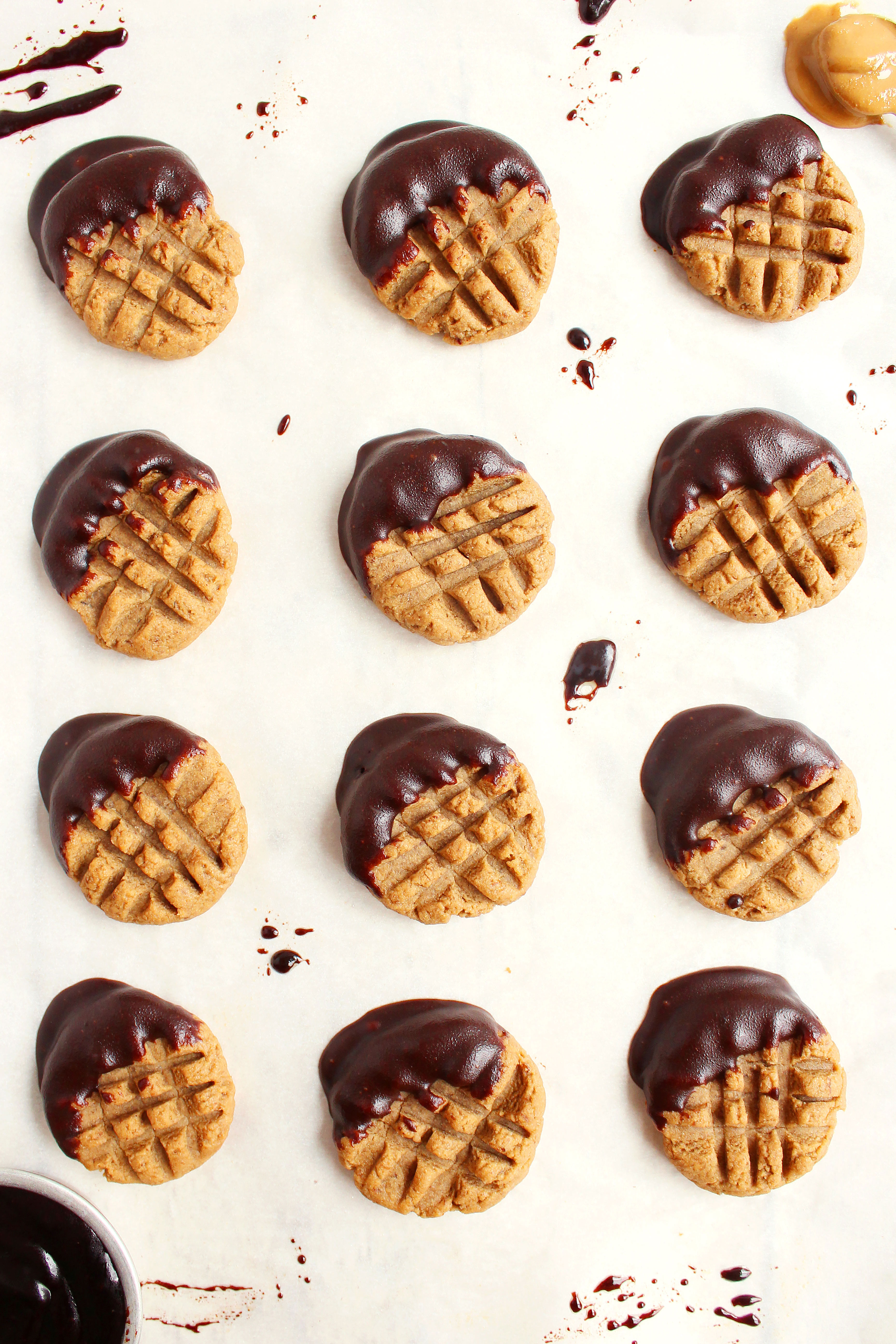 Chewy Chocolate Dipped Sunbutter Cookies (V + GF)! SUPER chewy, peanut-buttery, and delicious! Will cure any peanut butter/chocolate craving! #vegan #glutenfree #cookies | Peachandthecobbler.com