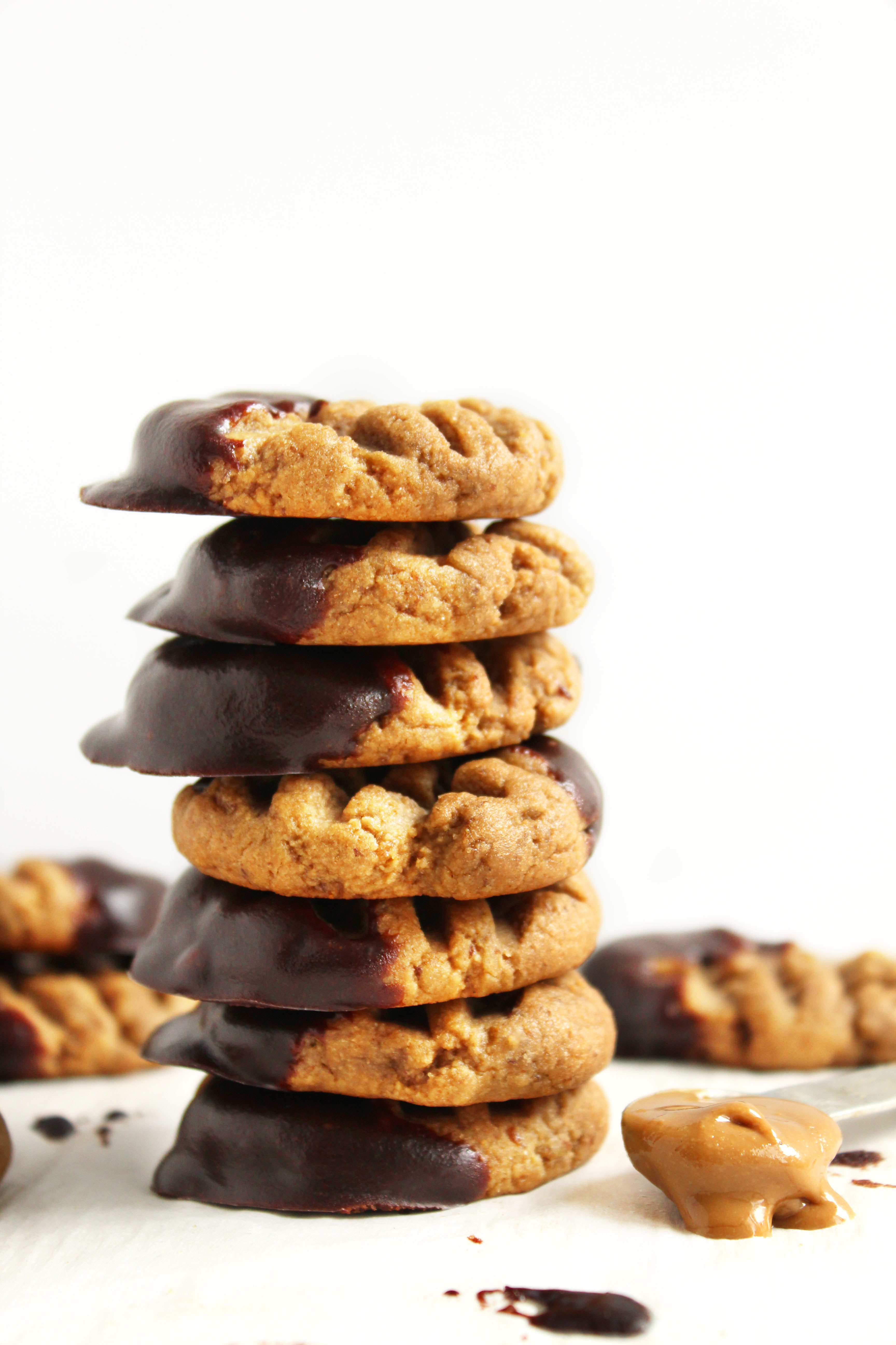 Chewy Chocolate Dipped Sunbutter Cookies (V + GF)! SUPER chewy, peanut-buttery, and delicious! Will cure any peanut butter/chocolate craving! #vegan #glutenfree #cookies | Peachandthecobbler.com