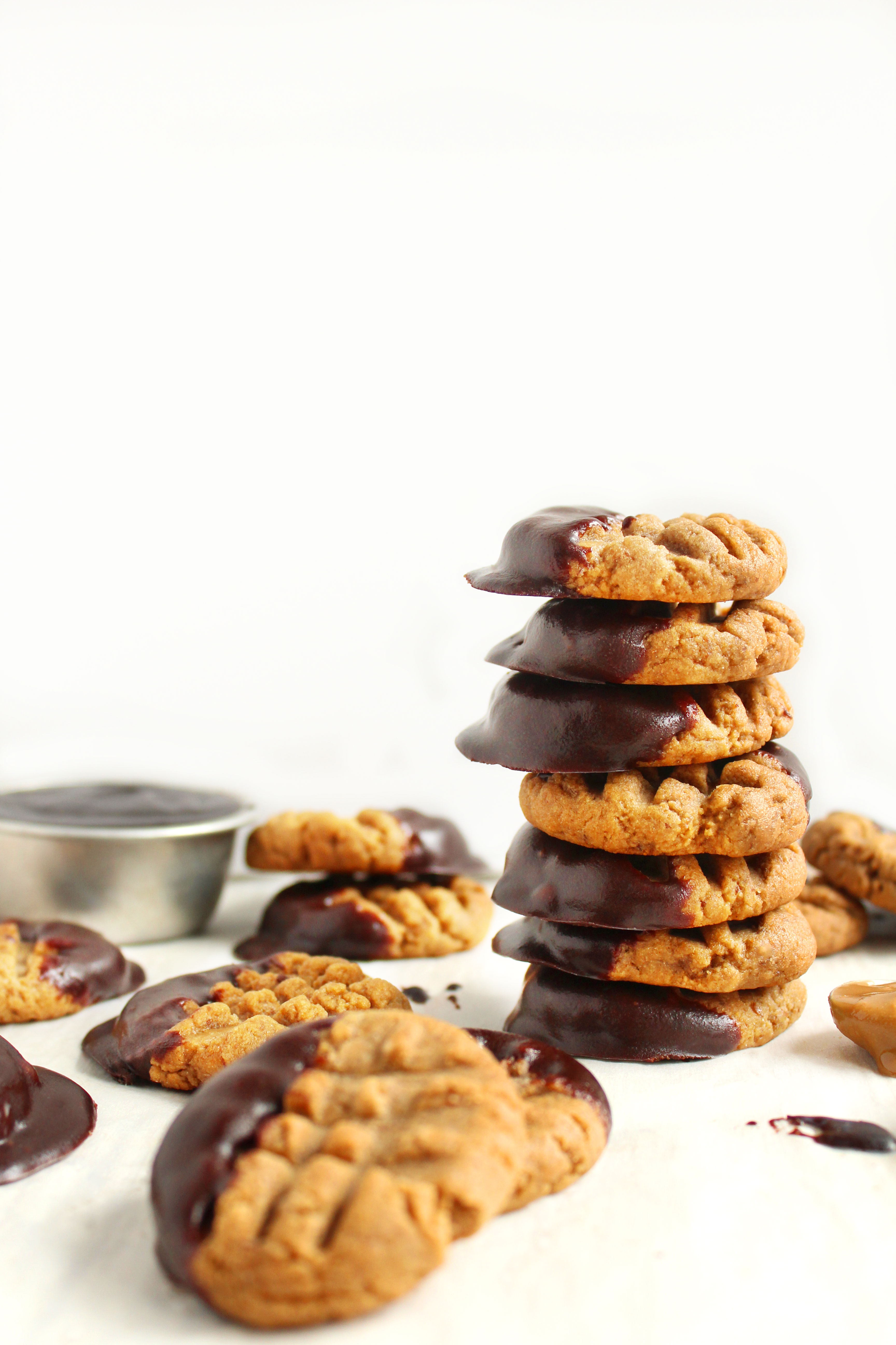 Chewy Chocolate Dipped Sunbutter Cookies (V + GF)! SUPER chewy, peanut-buttery, and delicious! Will cure any peanut butter/chocolate craving! #vegan #glutenfree #cookies | Peachandthecobbler.com