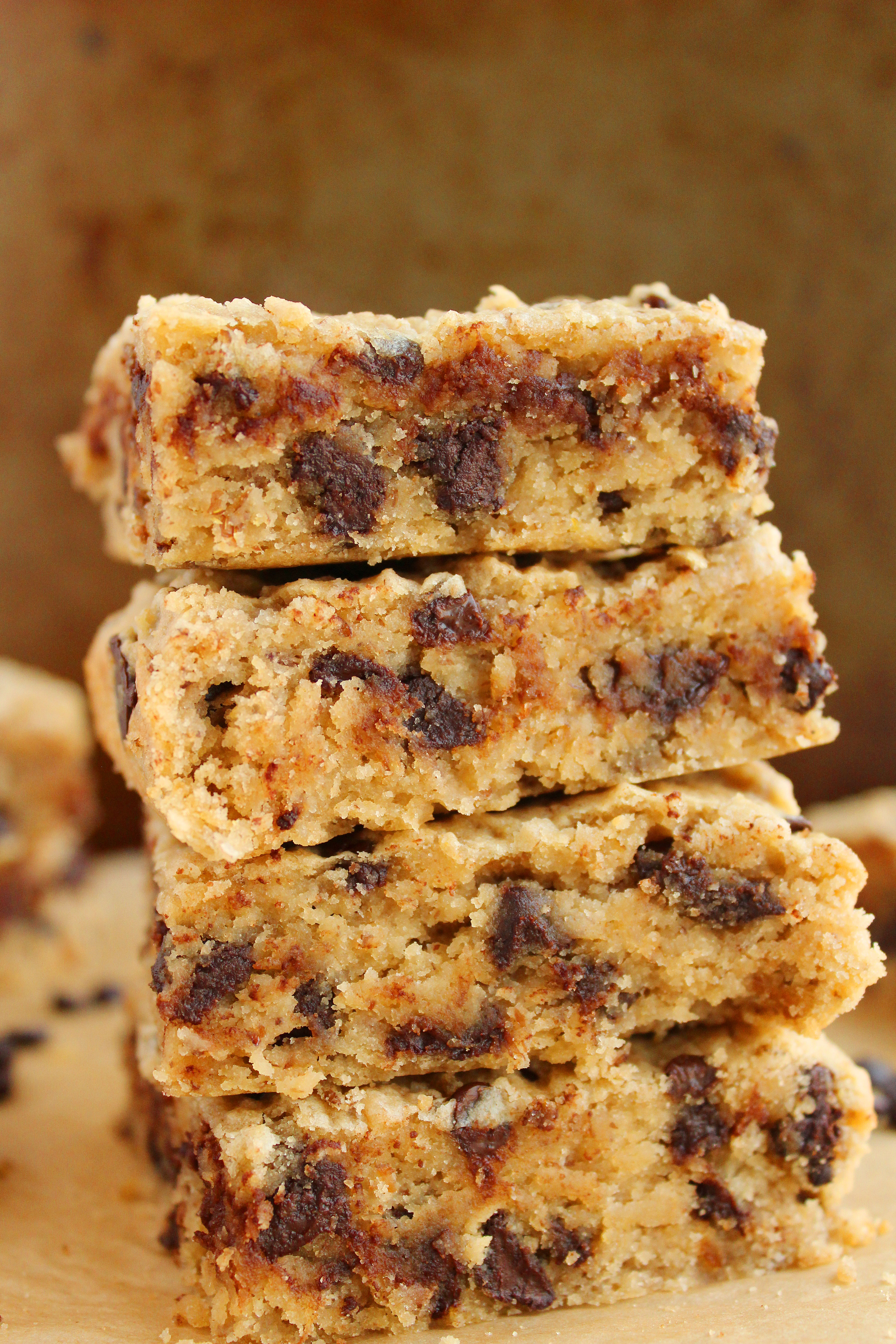 AMAZING Tahini Blondies! SO moist, super flavorful, and vegan + gluten free + refined sugar free! #vegan #glutenfree #blondies #refinedsugarfree | Peach and the Cobbler